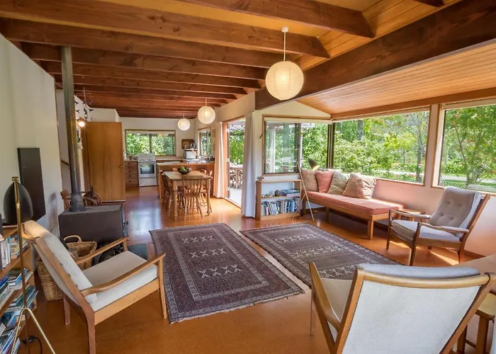 Secret Garden Lodge - Marahau Holiday Home